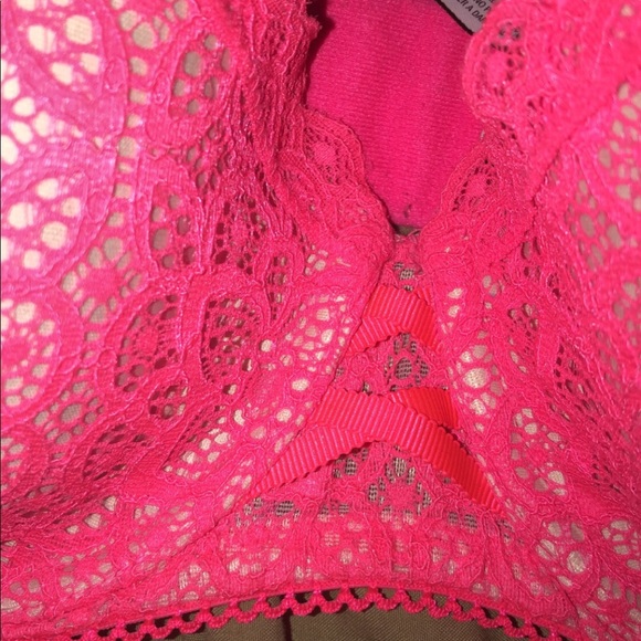 Lace Victoria Secret Demi-Buste Bra - Picture 3 of 4